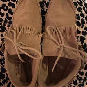 Minnetonka Classic Fringe Wallaby Style Moccasin 9.5